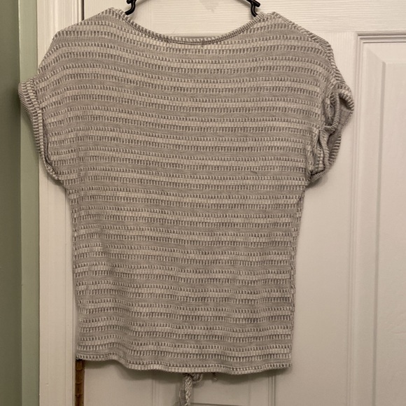 White and Grey patterned sweater - Picture 5 of 5
